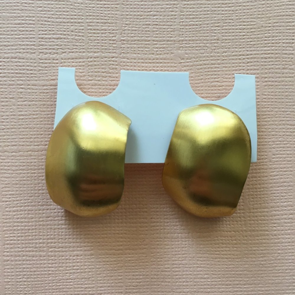 Gold Vintage Curved Earrings GUC